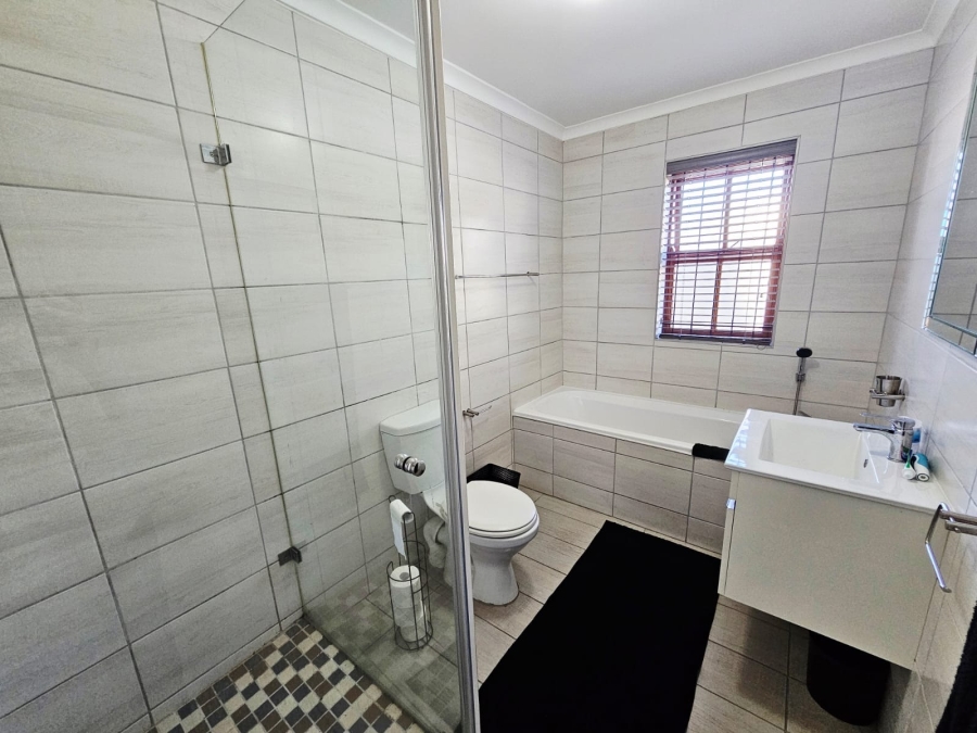 3 Bedroom Property for Sale in Kleinmond Western Cape